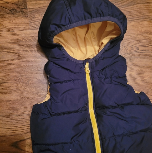 Baby Gap Blue and yellow 12-18 months Puffer vest. - Picture 6 of 10